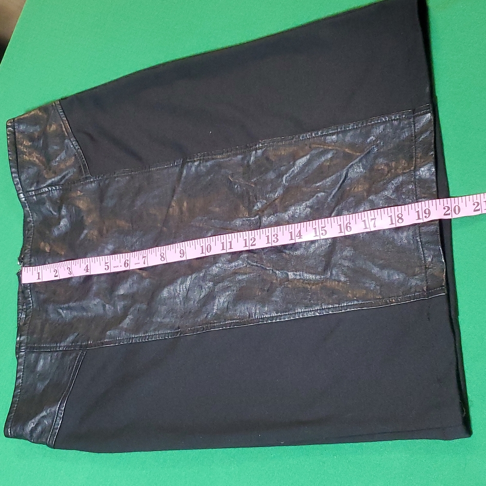 Forever 21 pleather black size large skirt - Picture 7 of 8